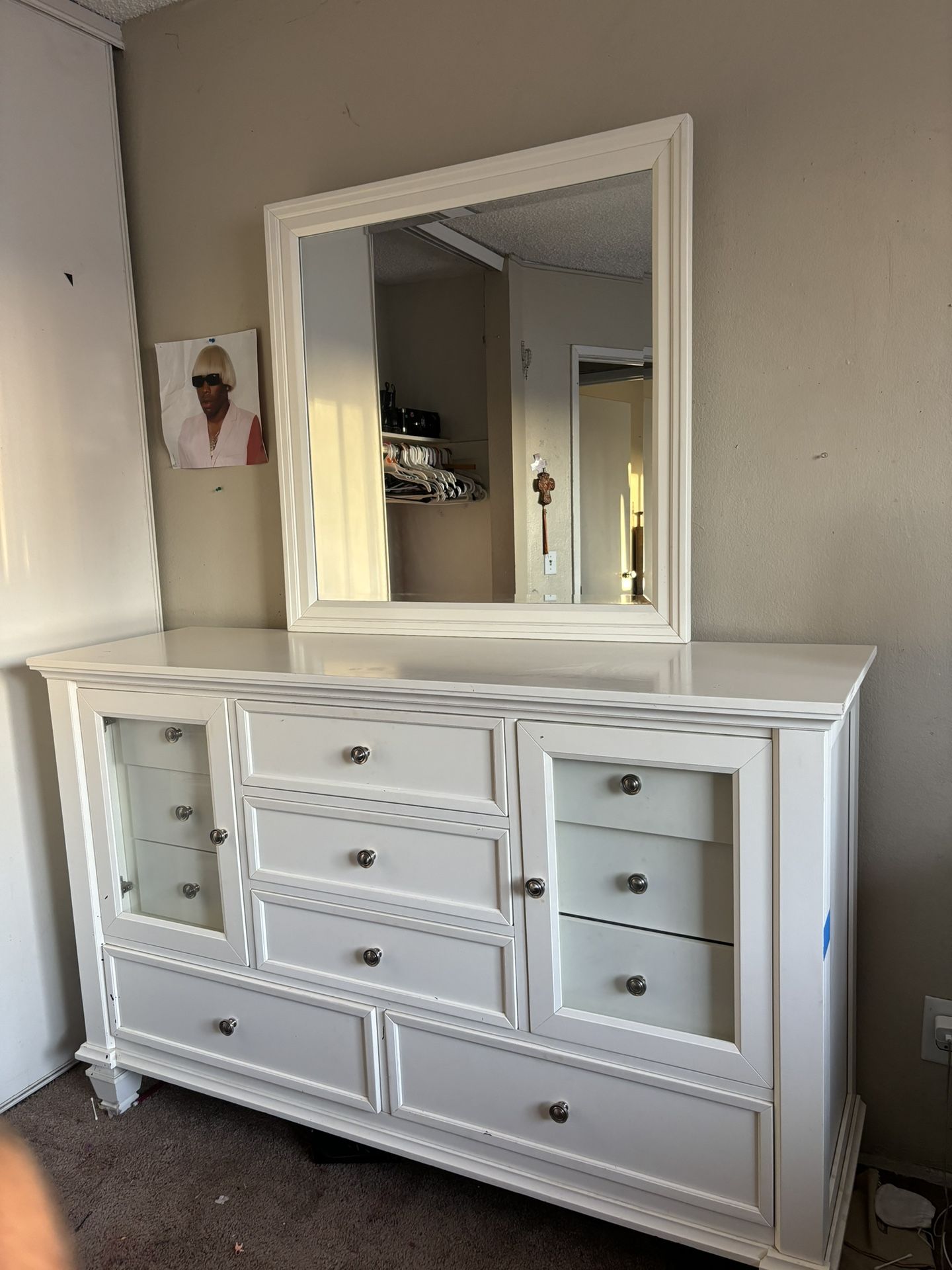 White wood dresser
