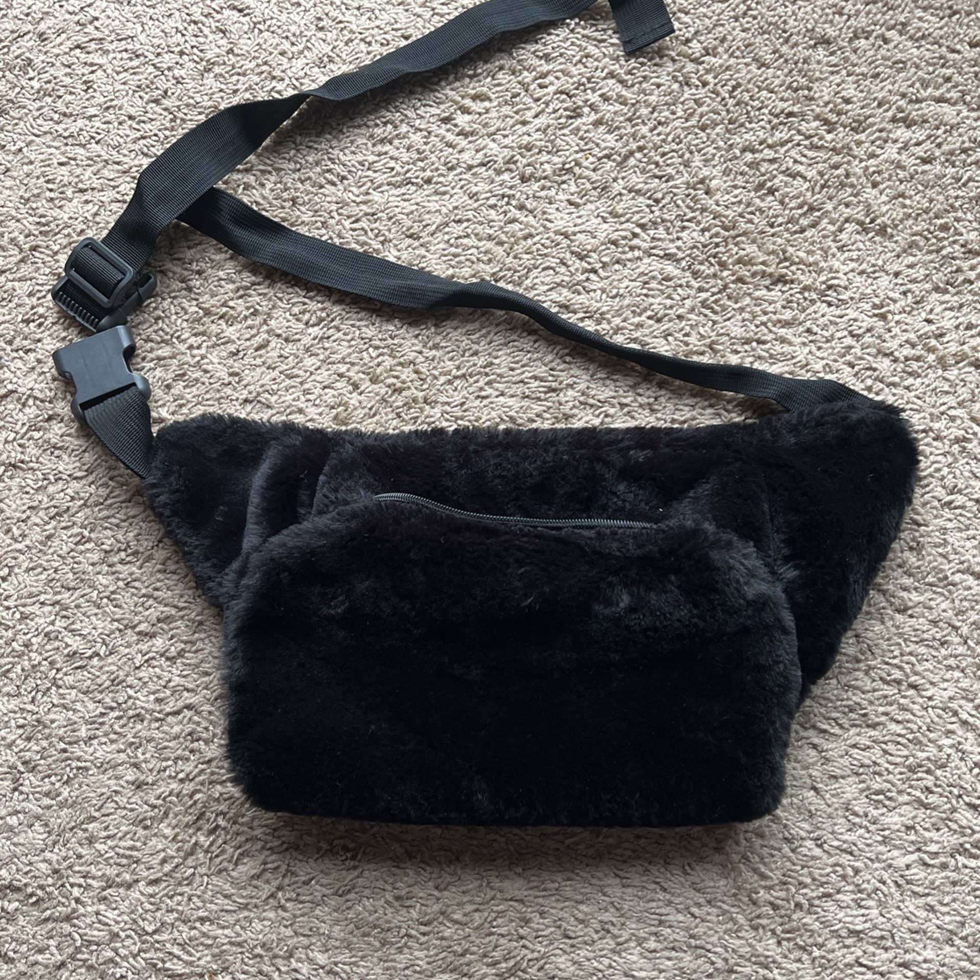 Women's fur belt bag
