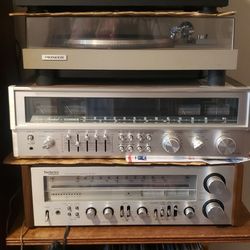 Vintage 1970s Fisher receiver 75 W per channel in great condition $375