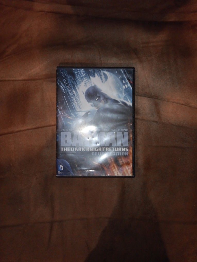Batman: Dark Knight Returns Deluxe Edition DVD - Like New!