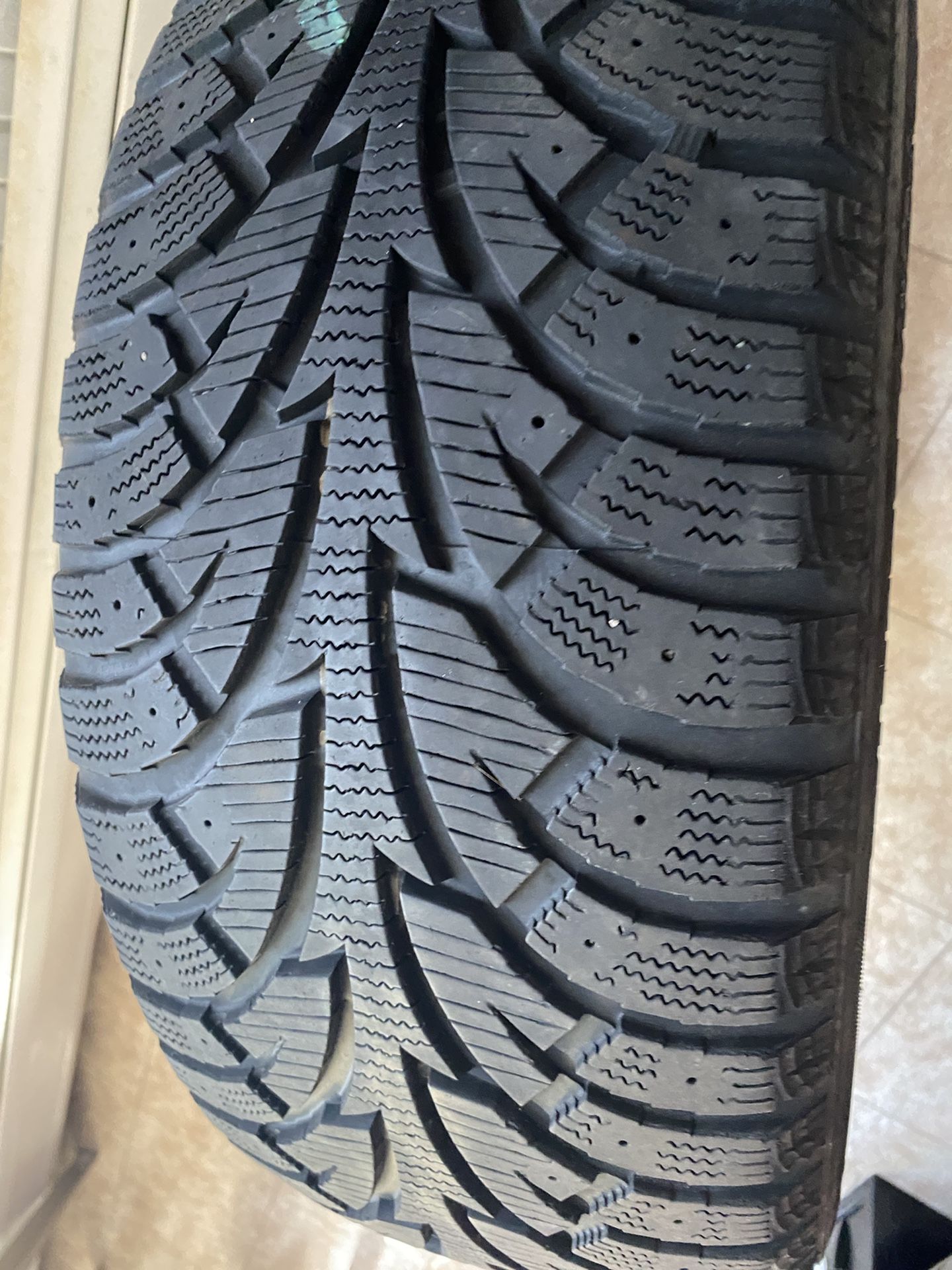 Hankook snow tires 225 50r17 94t for Sale in Medford, MA OfferUp