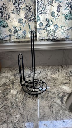 Black paper towel holder