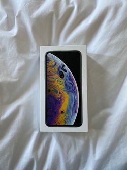 iPhone XS box