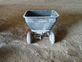 Brinkly pull behind spreader