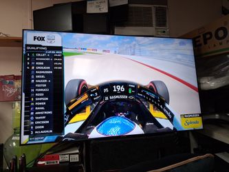 SAMSUNG Smart TV 65" Model UN65TU7000FXZA (slightly line on left side of screen)