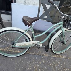 Bikes Huffy  With A Bascket $40 Blue Bike Needs Air.$25 Will Do 50 For Boath