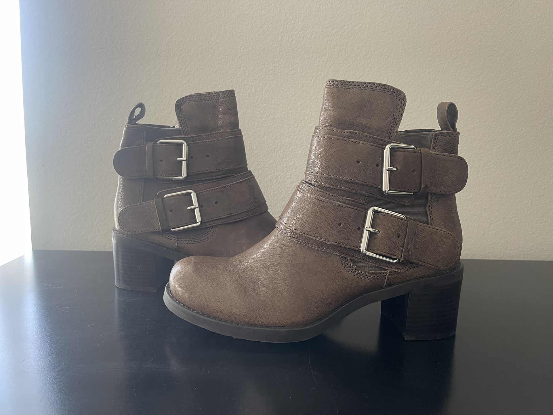 Brown Clark’s Women’s Boot Size 10