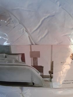 Twin Hotel Colección Comforter From Macy’s