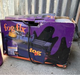 IN TIME FOR HALLOWEEN - FOG F/X MACHINE & MINI STROBE LIGHT