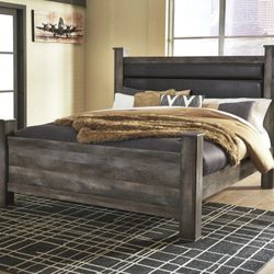 Wynnlow Gray King Poster Bed


