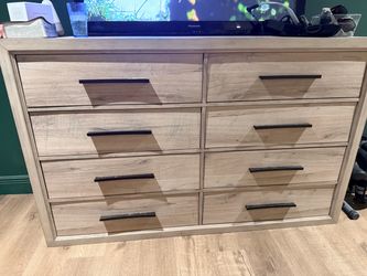 8 drawer wood dresser