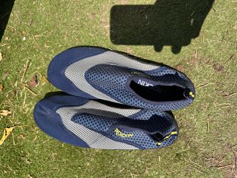 SWIM SHOES