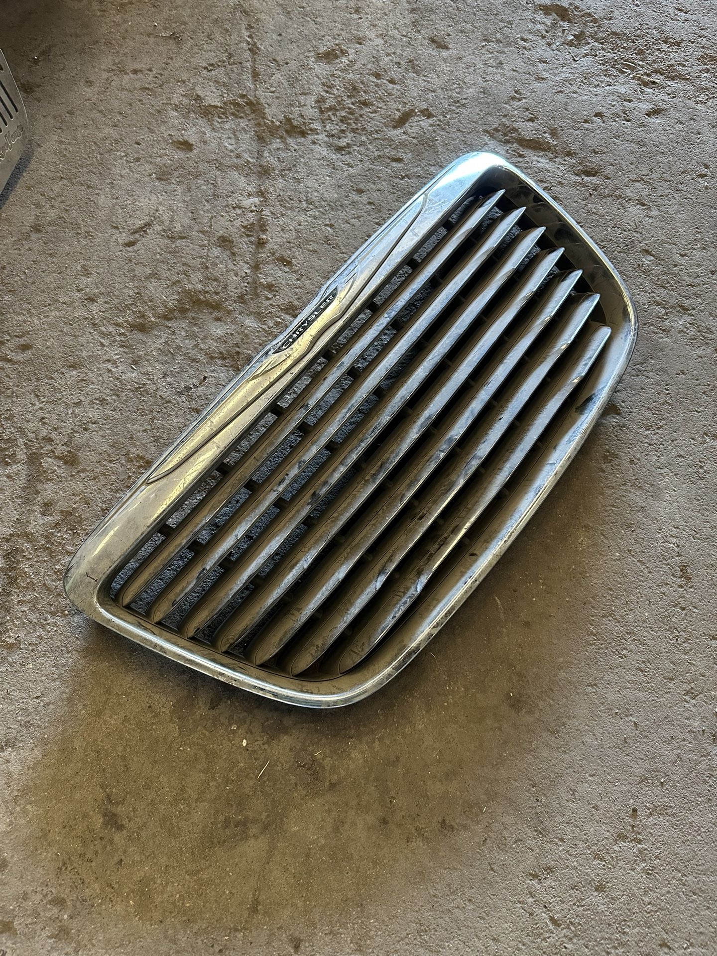 11-14 Chrysler 300 Grill