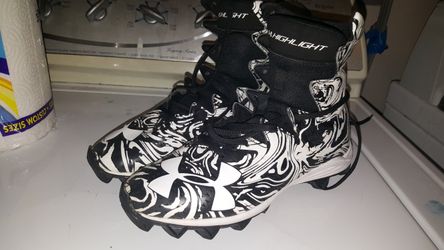 UA YOUTH CLEATS 5.5