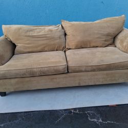 2 SEAT COUCH: 6.2 FT LONG