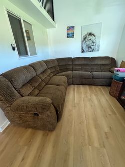 Couch 2 recliners and pull out bed