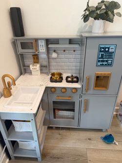 Kids Play Kitchen