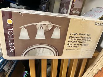 Brand new 3-light vanity bar