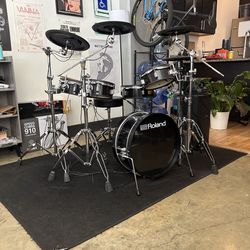 Roland Electric V-Drums Kit + Alesis Drum Machine