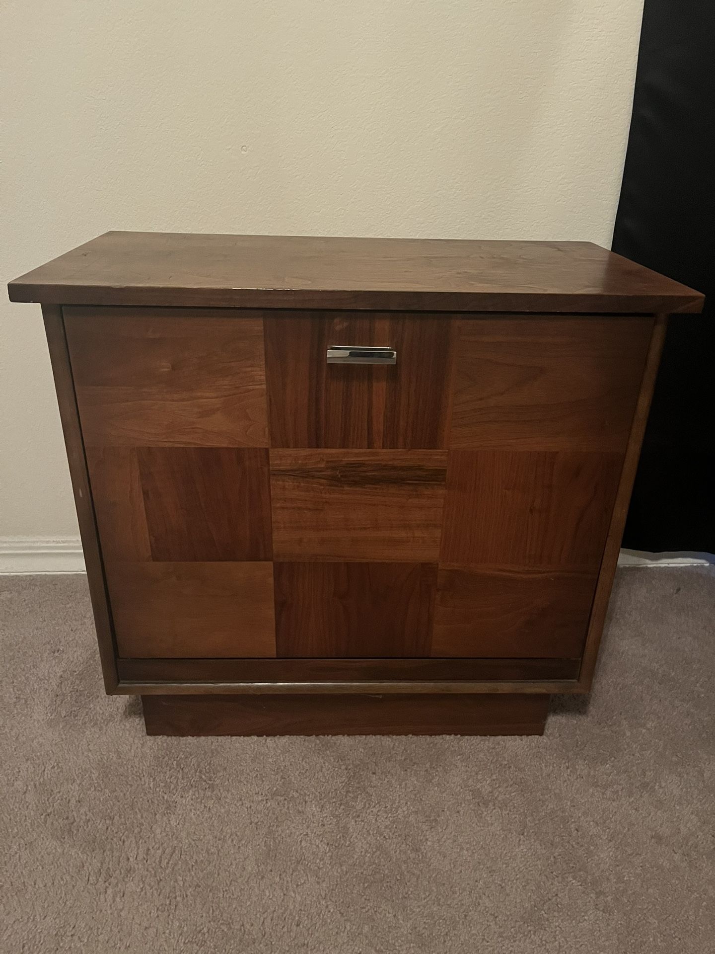Cool Vintage-Vinyl (LP) Cabinet