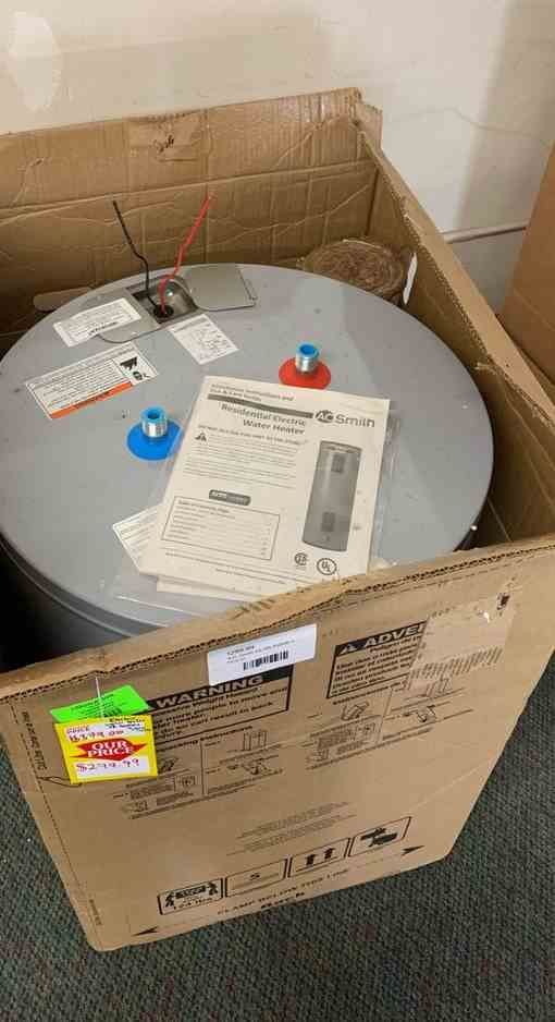 NEW AO SMITH WATER HEATER WITH WARRANTY 38 gallons REP