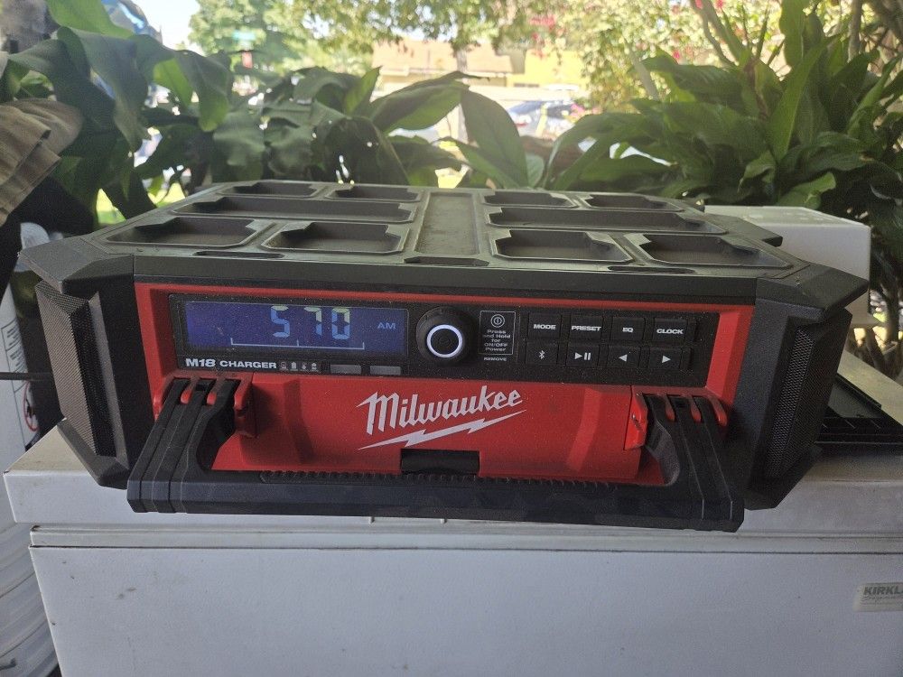 Milwaukee Packout Radio