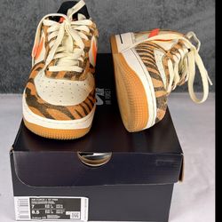 NIKE AIR FORCE 1 07 PRM DAKTARI STRIPES COCONUT MILK ATOMIC DJ6192-100 M7/W8.5