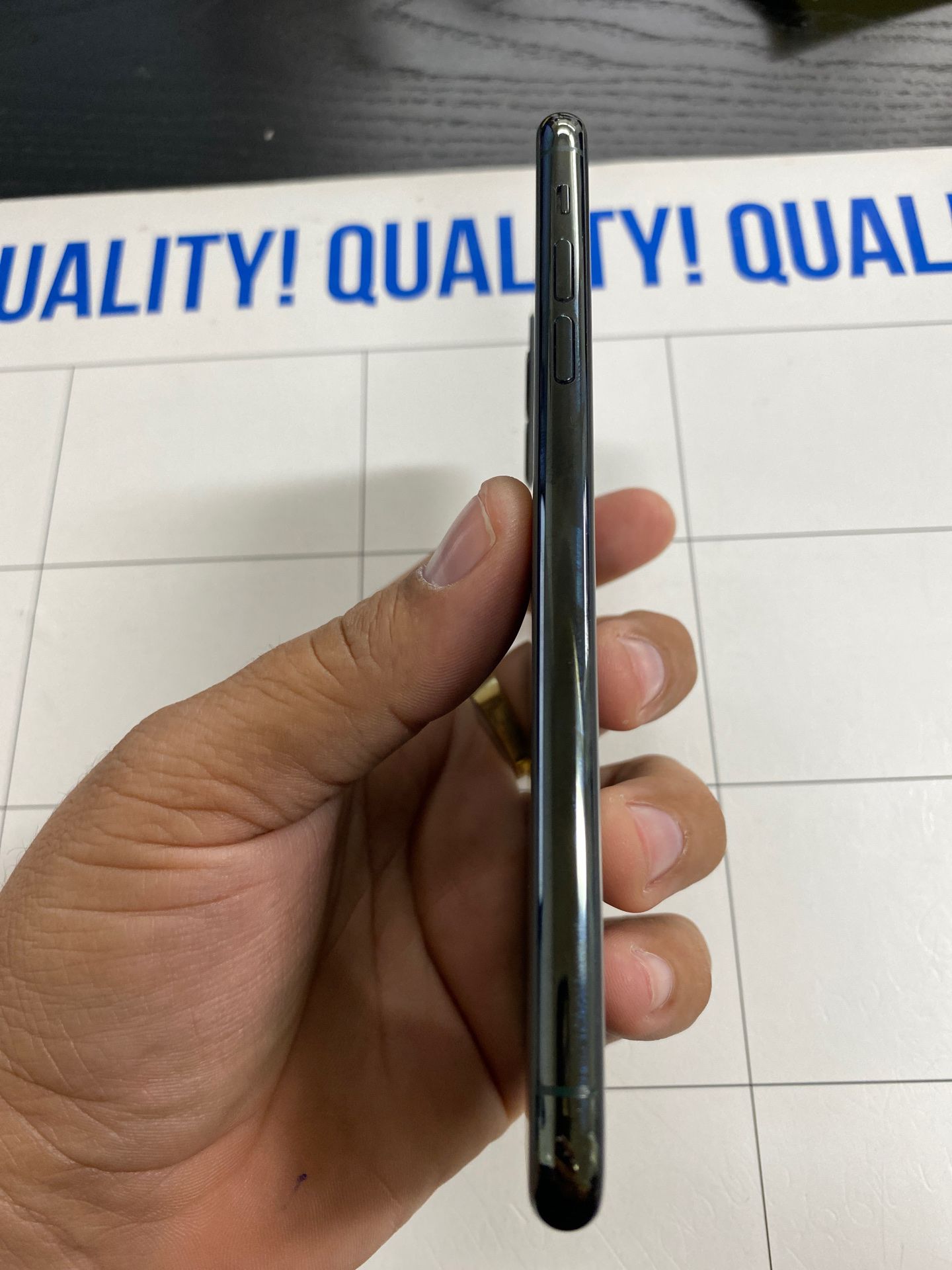 iPhone 11 Pro Max 256GB T-Mobile network only Metro PCS / Simplemobile/ ultra mobile/ lyca mobile/ T-Mobile network only The phone is ready to use