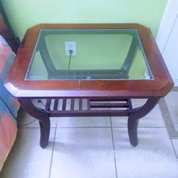 🚨 Glass Side Table 🚨