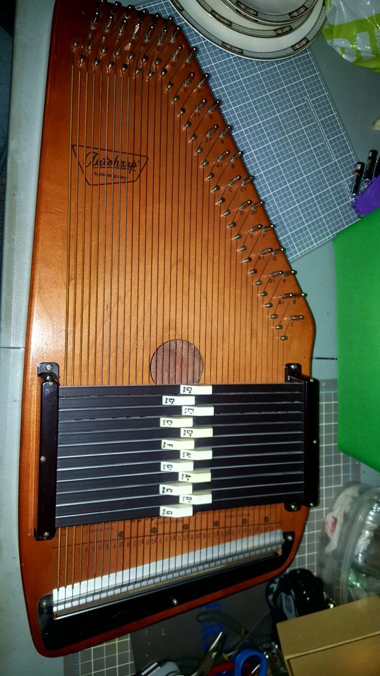 Oscar Schmidt 12 Chord Autoharp