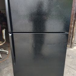 Clean! Black Whirlpool Freezer-On-Top Refrigerator!