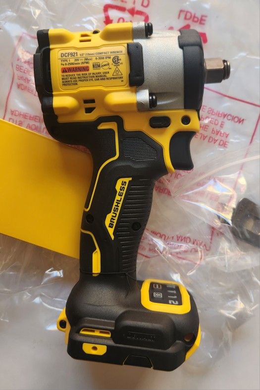 New DEWALT Atomic 20V 1/2in Compact Impact Wrench DCF921B