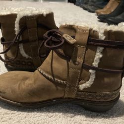Women’s Uggs Size 6