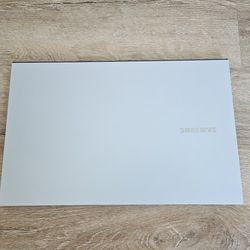 Samsung galaxy book Ion laptop notebook I5 SSD 256GB