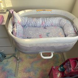 Graco® DreamMore™ Bedside Bassinet Deluxe with Calming Motion, Skyler