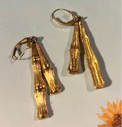 1972 Avon Vintage Dangle Earrings