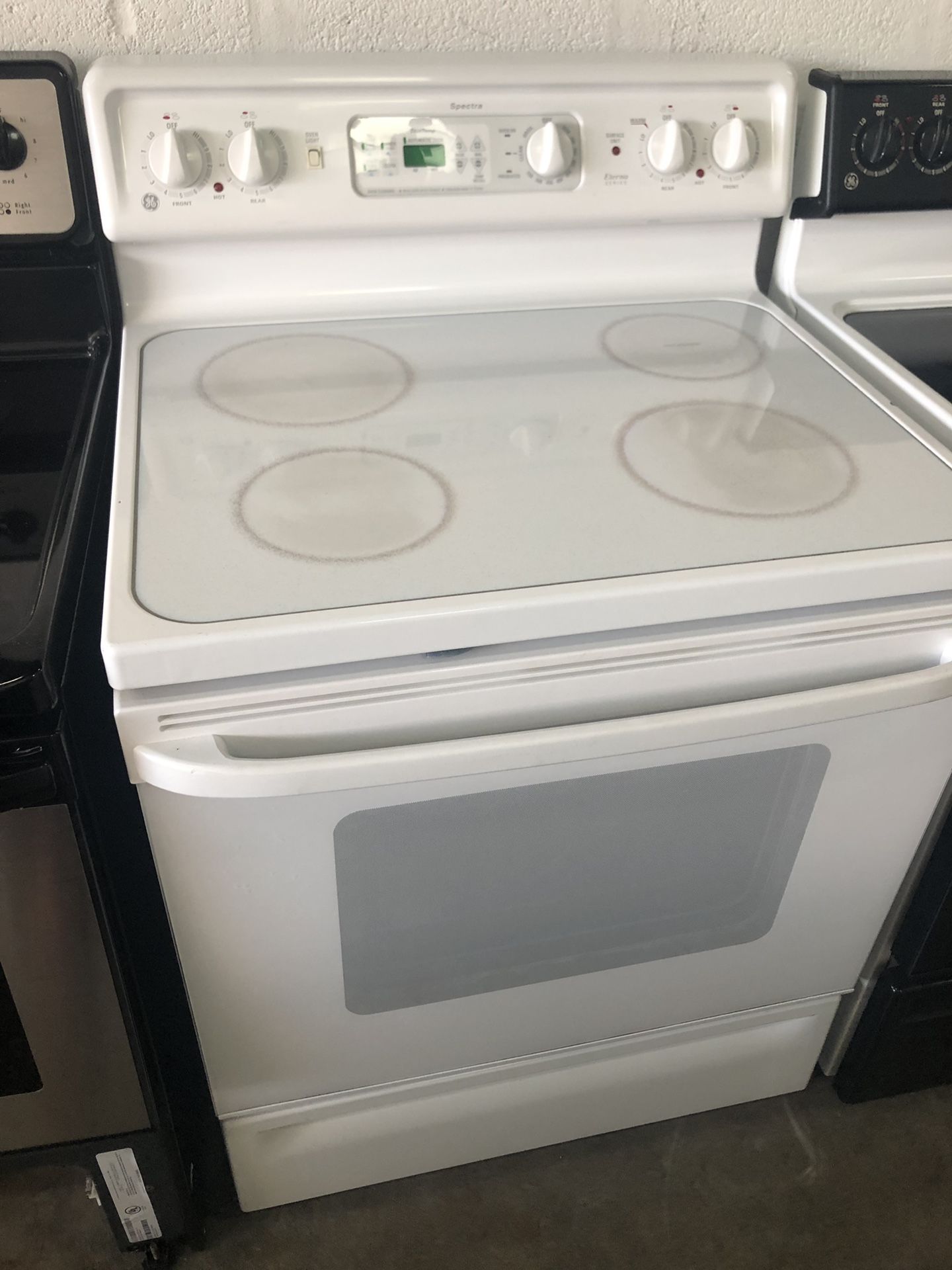 Espectra stove Works great and warranty for 3 month Funcionando bien y garantía de 3 meses Delivery and installation available (plus) Entrega eh inst