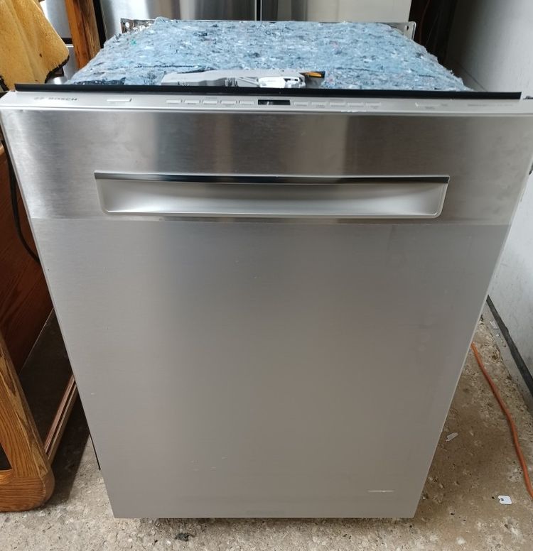 Bosch Stainless Steel Dishwasher 24 Inch SHPM65Z55N for Sale in Addison