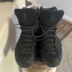 Arc’teryx Acrux TR GTX Hiking Boots – Black – Excellent Condition
