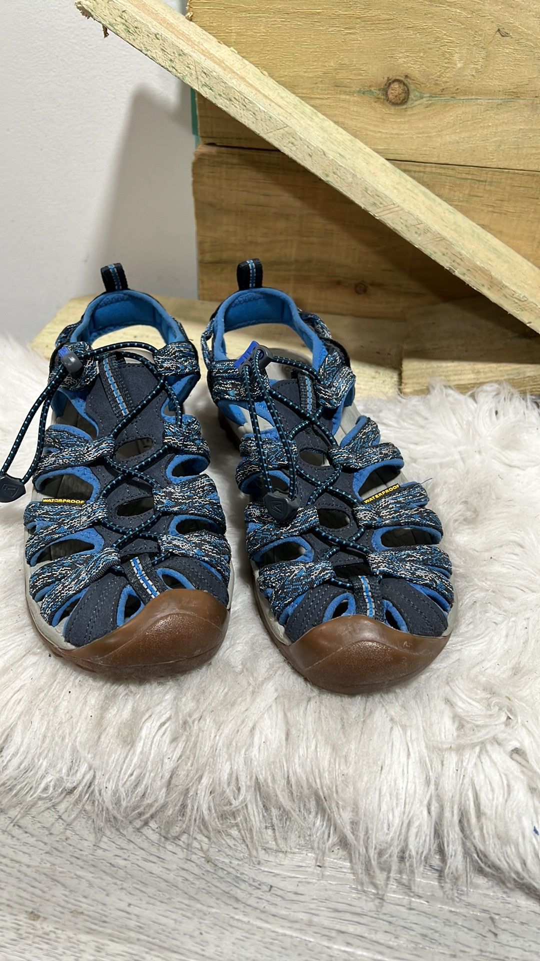 Keen Whisper Sport Sandal 8 US Women blue Multi Strappy Shoes Waterproof