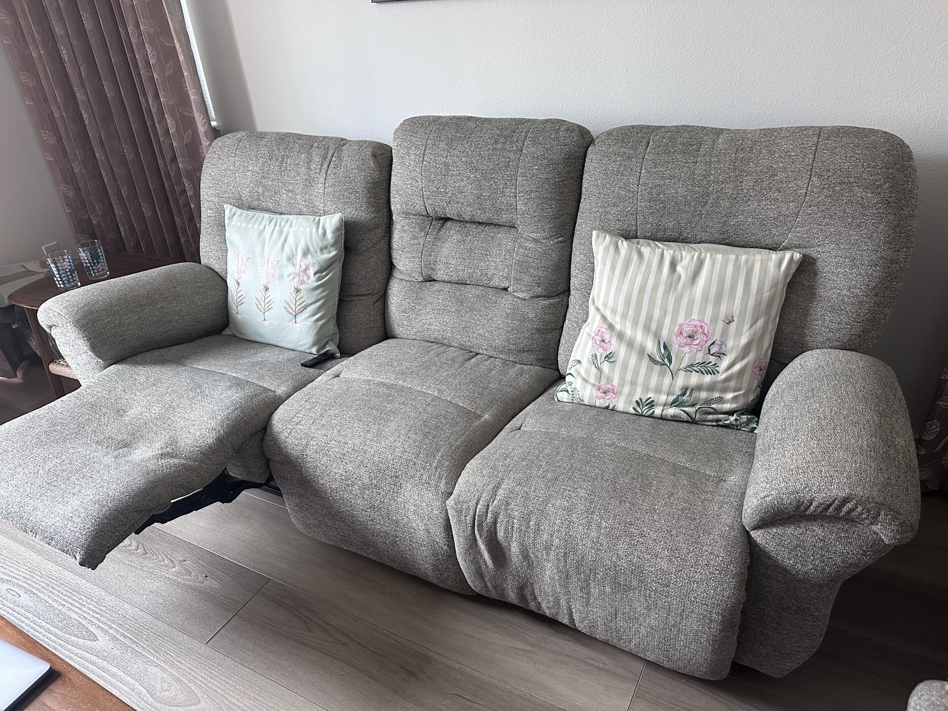Living Spaces Wallaway Recliner Sofa