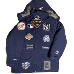 Supreme New York Yankees Goretax 700 Jacket Size L