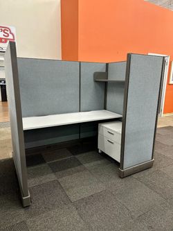 Herman Miller AO2 Cubicle (4'D x 6'W x 67"H)