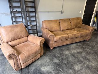Ashley Furniture Larkinhurst Sofa & Rocker Recliner Set new Condition.