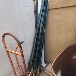 Wire/ Fnce Posts Free To Take