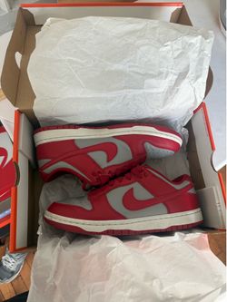 Nike Dunks Low UNLV size 9