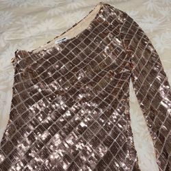 One sleeve rose-gold / champagne sequin FashionNova dress