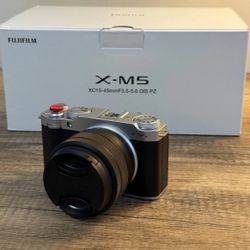FUJIFILM X-M5 Camera Fuji 15-45 F3.5 Lens MINT CONDITION