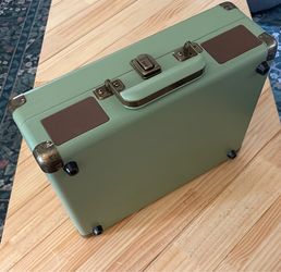 Vinyl record player - portable NEW