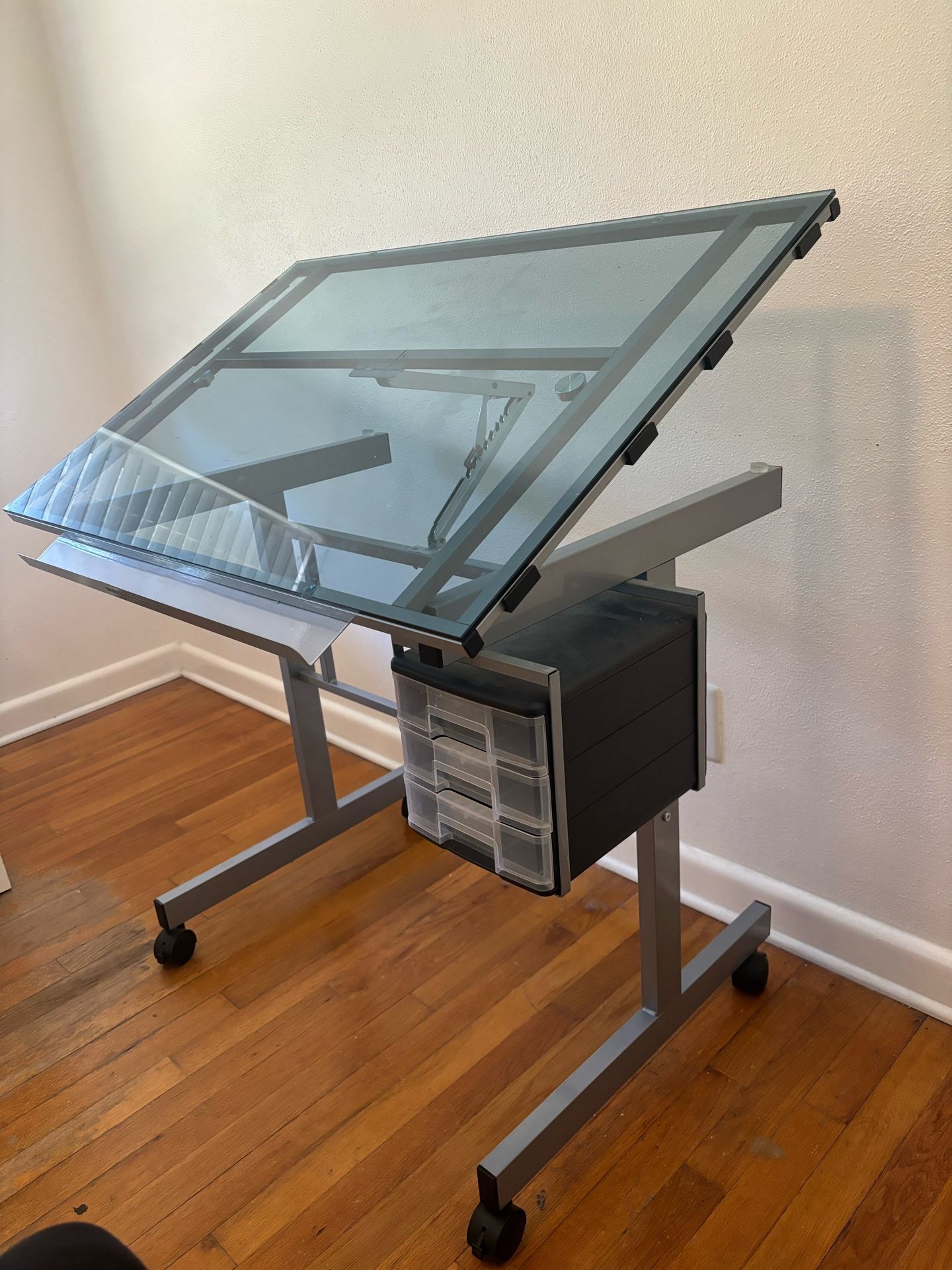 Adjustable Drawing Table